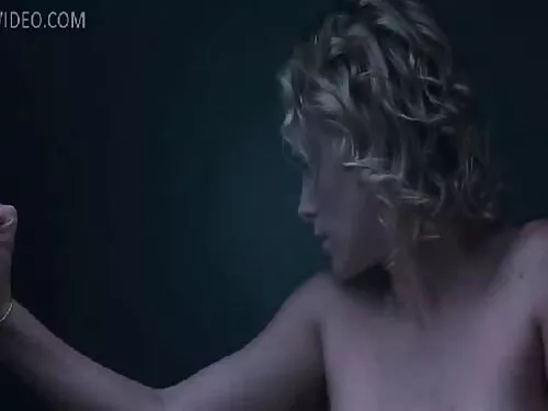 الثدي الصغيرة مسمر و ...