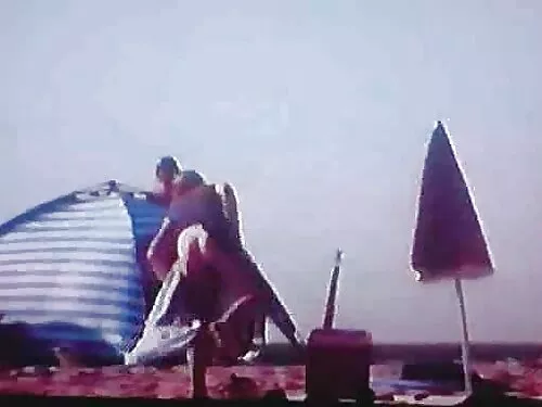 جميلة في سن المراهقة ...