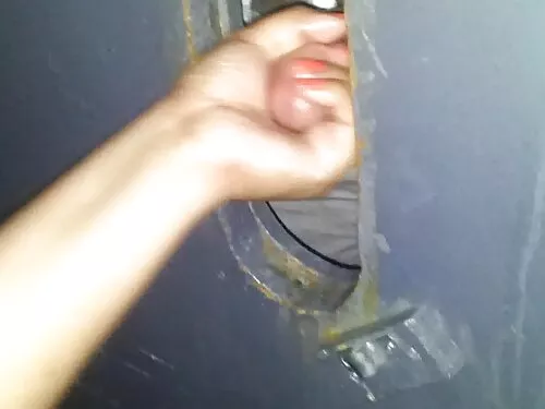 امرأة سمراء لاتينية  ...