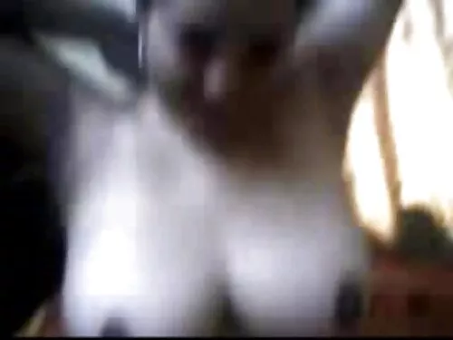 شقراء ، يمسها أحمر ف ...