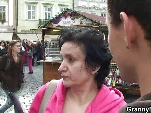 Bukkake خادمة في الح ...