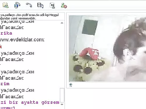 يمزح فتاة شقراء في س ...